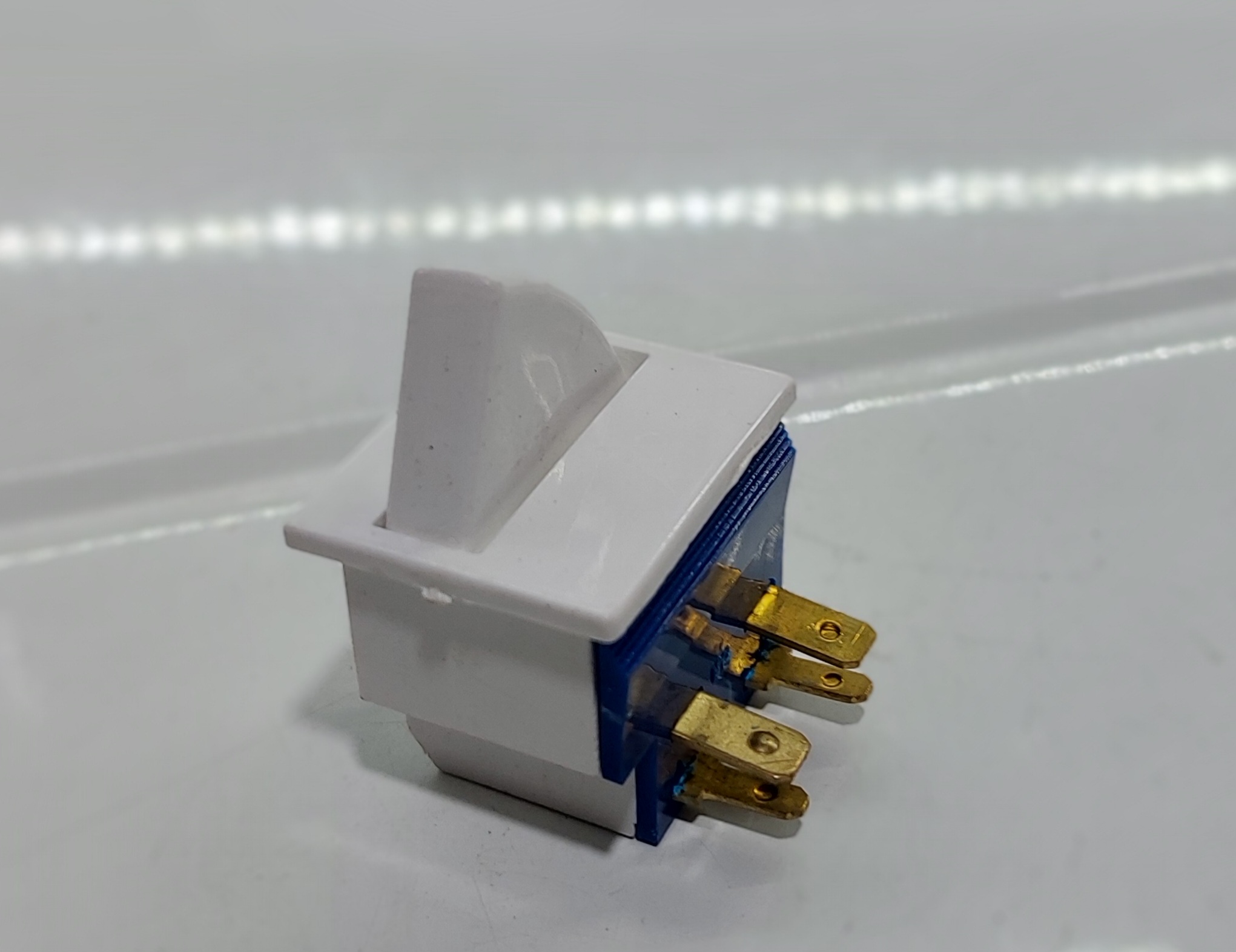 کلید لای درب یخچال ۴ فیش با کیفیت بالا